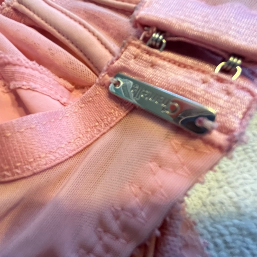 Lacy Pink Chantelle wired - Picture 5 of 7